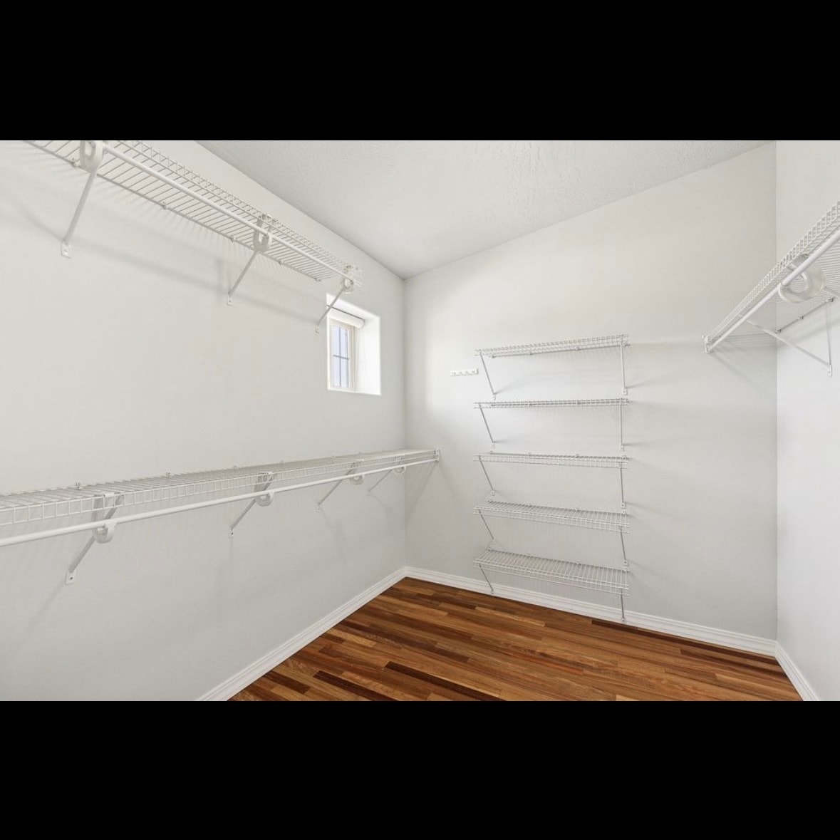 Building Photo - 825 Crestmont Way