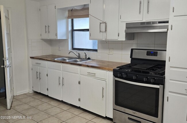 Building Photo - 5839 Sonora Dr W