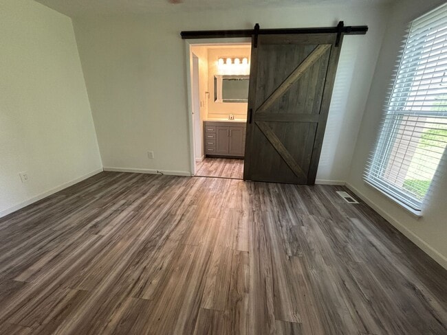 Building Photo - 6421 Orchard View Ln