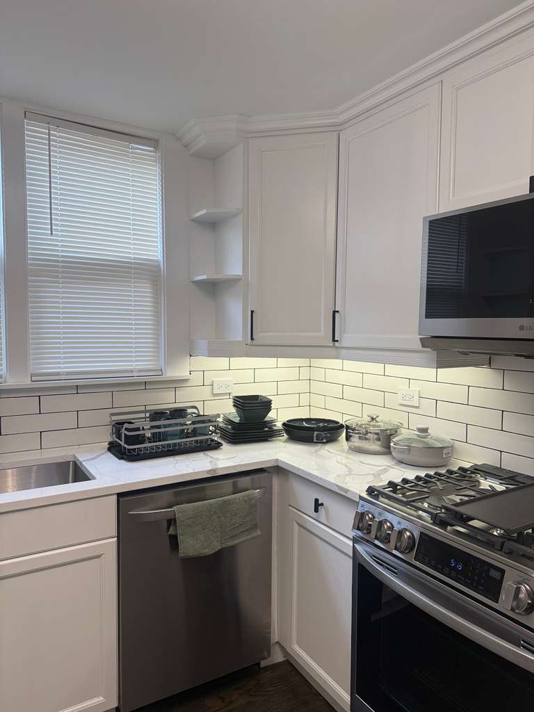 Building Photo - 4846 W Roscoe St