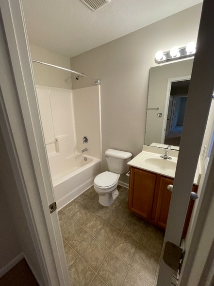 Building Photo - 1404 Old Folkstone Rd