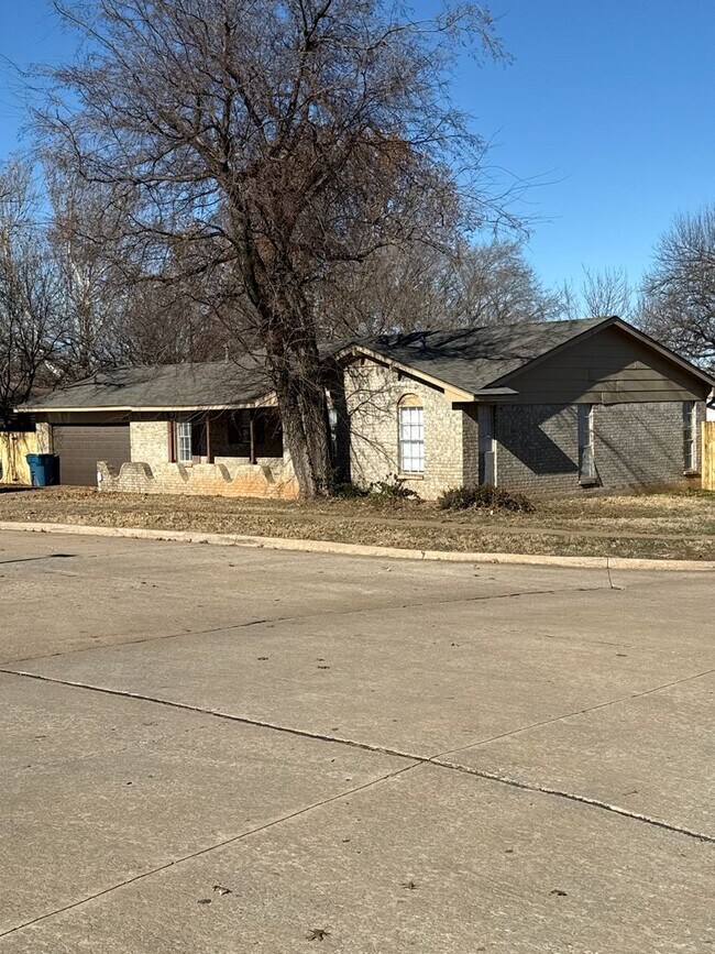 Building Photo - Edmond Home Ready for Occupancy