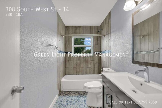 Building Photo - 308 S W St