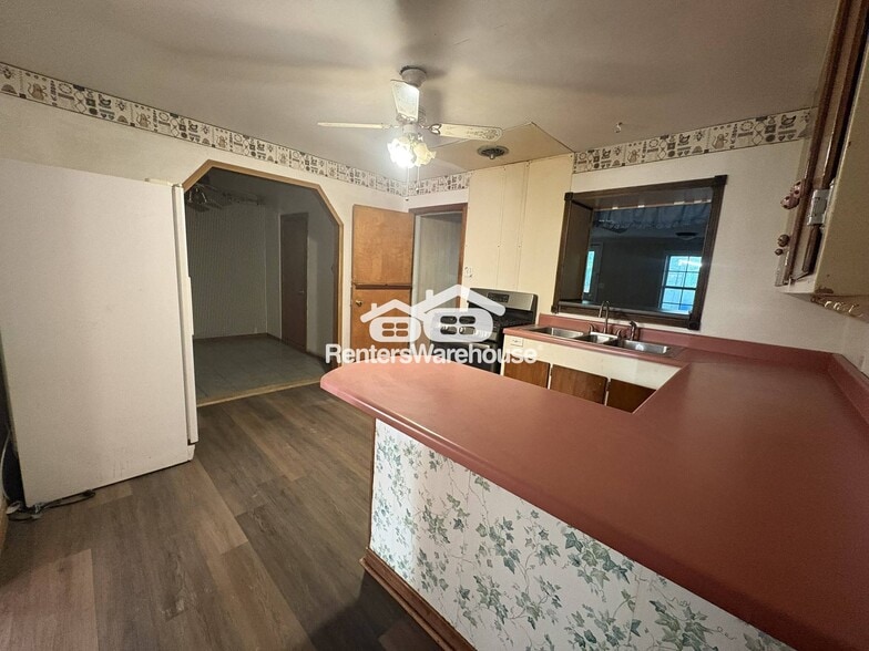 Building Photo - 1501 Briarwood Blvd