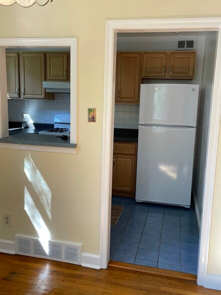 Building Photo - 871 W Walnut Ln