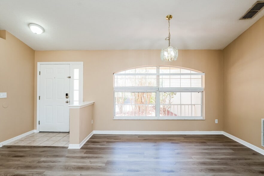 Building Photo - 10449 Lake Hasson Cir