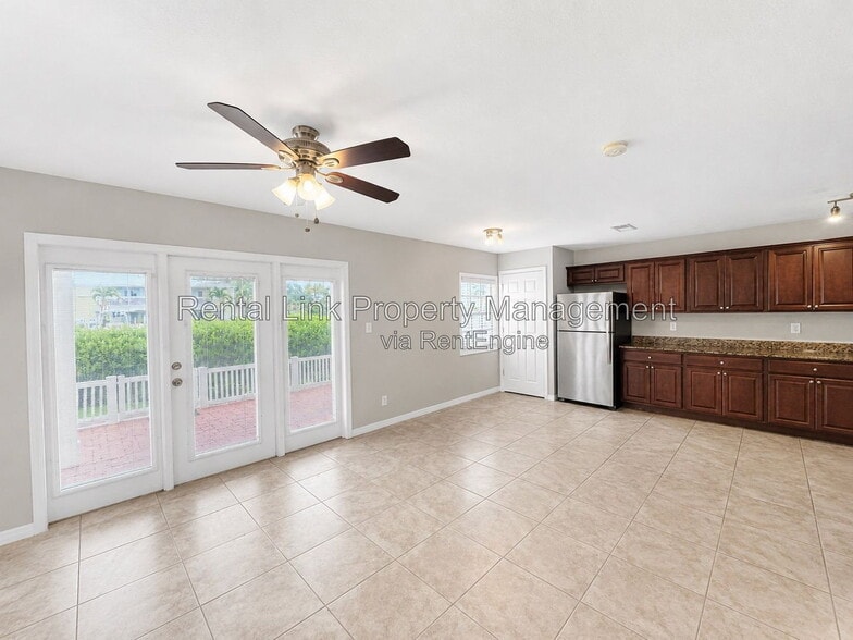 Building Photo - 4728 Beach Dr SE