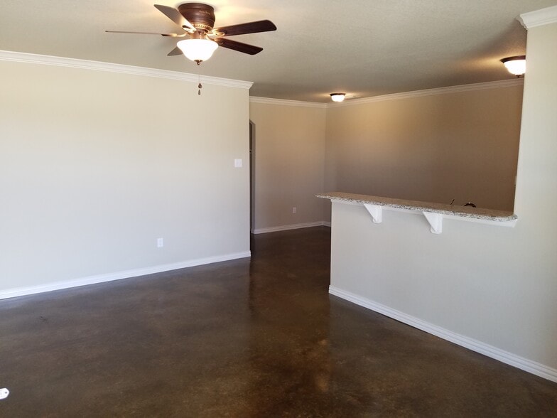 Building Photo - 120 Crossfire Ct
