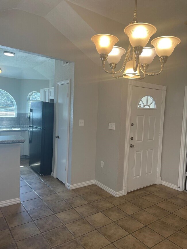 Building Photo - 5002 Deer Point Dr