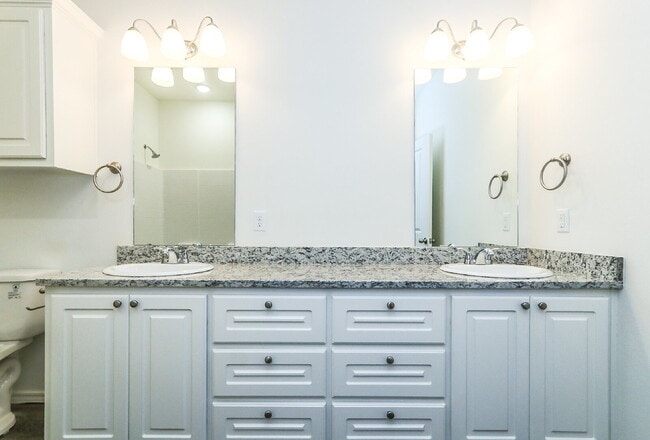 Building Photo - Corner Unit Townhome