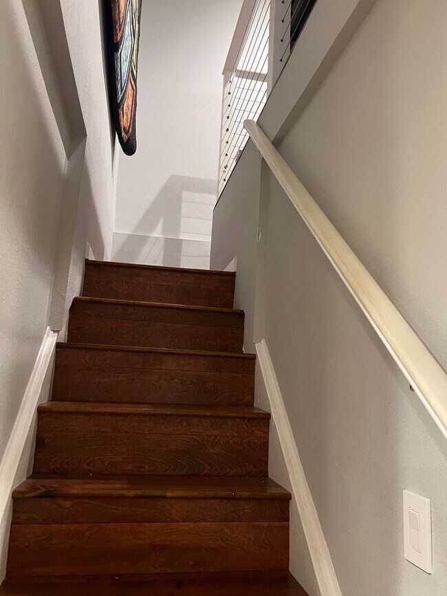 Building Photo - Palo Alto -Updated 3 Bedroom Condo In A Highly Sought After Neighborhood