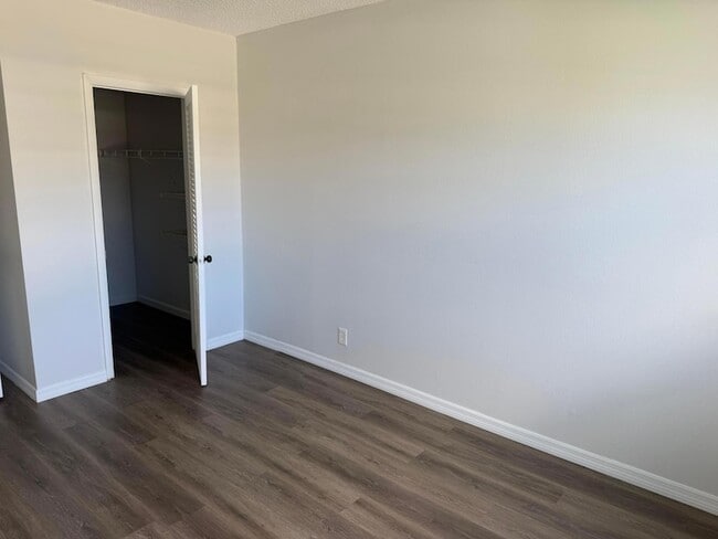 Building Photo - 1113 Lake Terrace