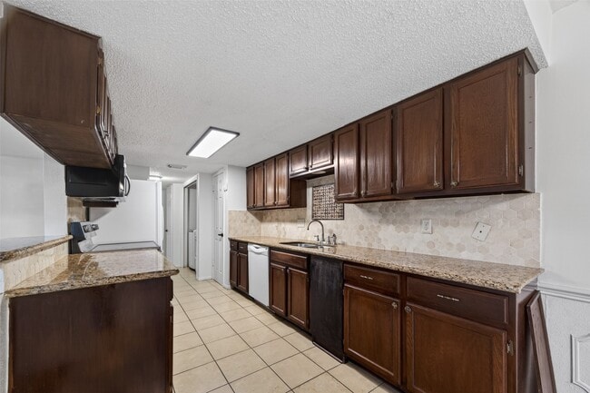 Building Photo - 14381 Still Meadow Dr