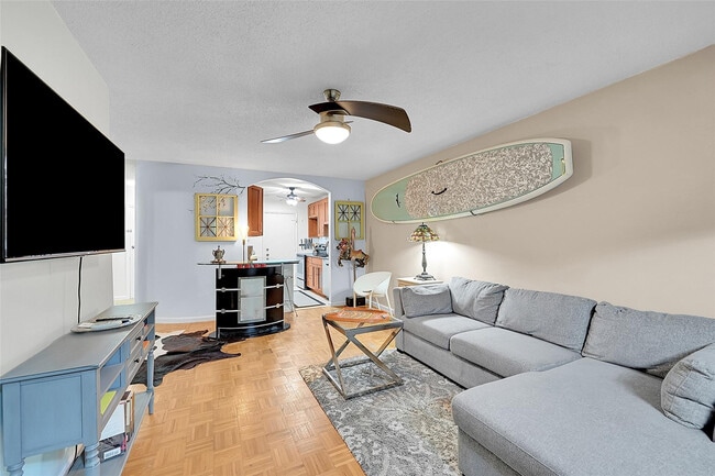 Building Photo - 2200 NE 66th St