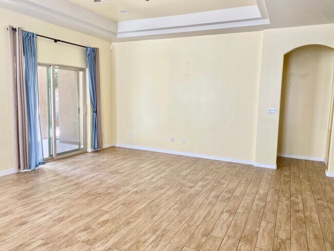 Building Photo - 4870 Villetta Ave