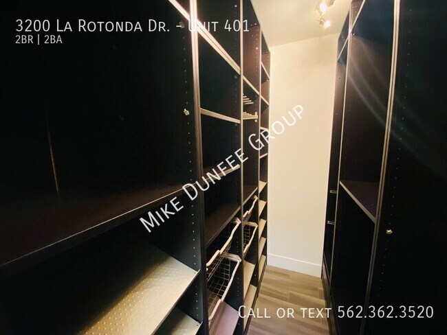 Building Photo - 3200 La Rotonda Dr