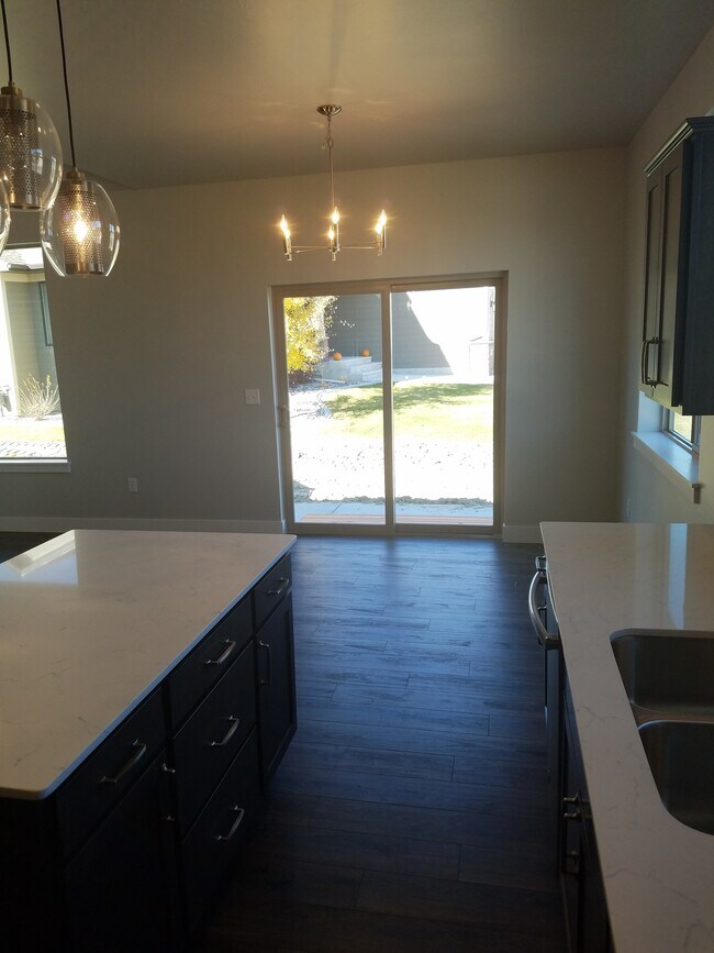 Building Photo - 3052 Golden Acres Dr