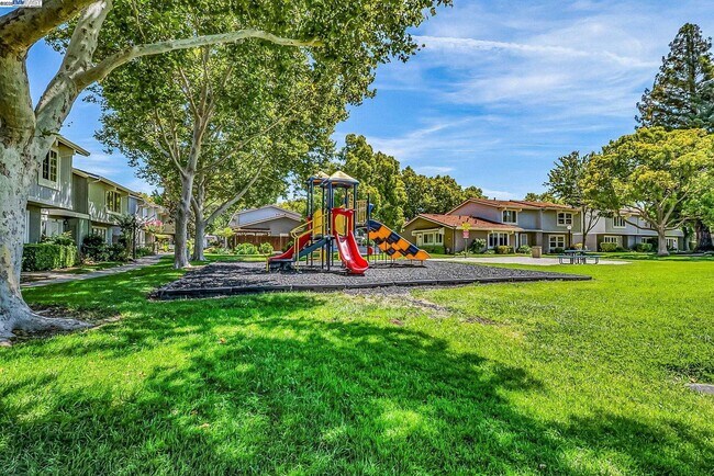 Building Photo - 4446 Seminole Way