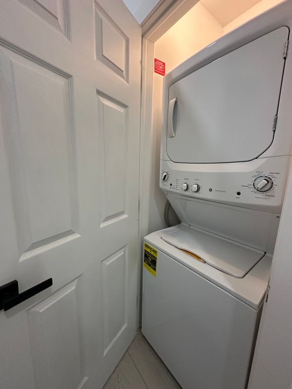 Building Photo - 1925 H St NE