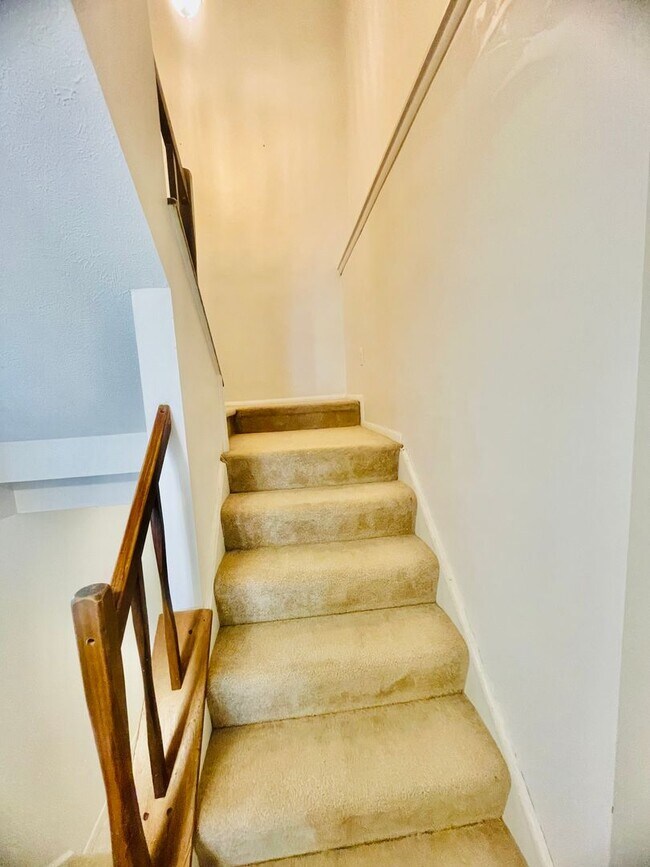 Building Photo - 3 bed- 1.5 Bath- Bridgeville Pa