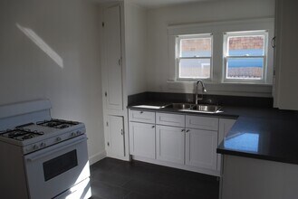 Building Photo - 793