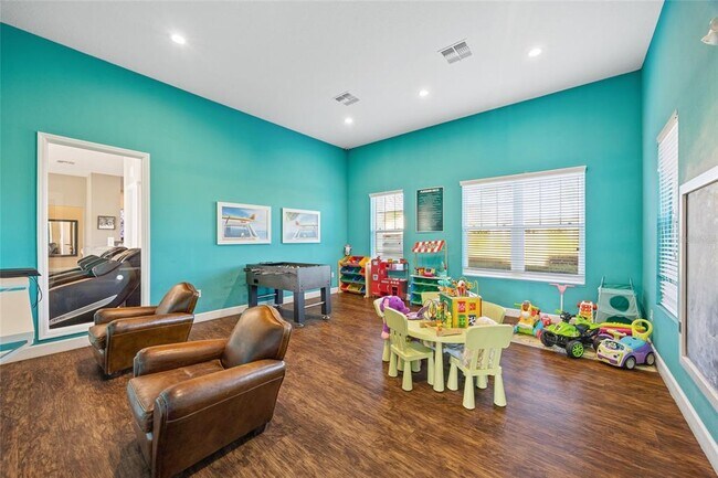 Building Photo - 8945 Shine Dr