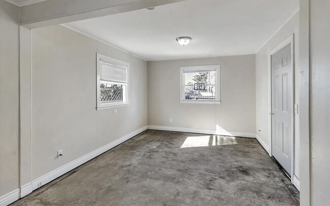 Building Photo - House