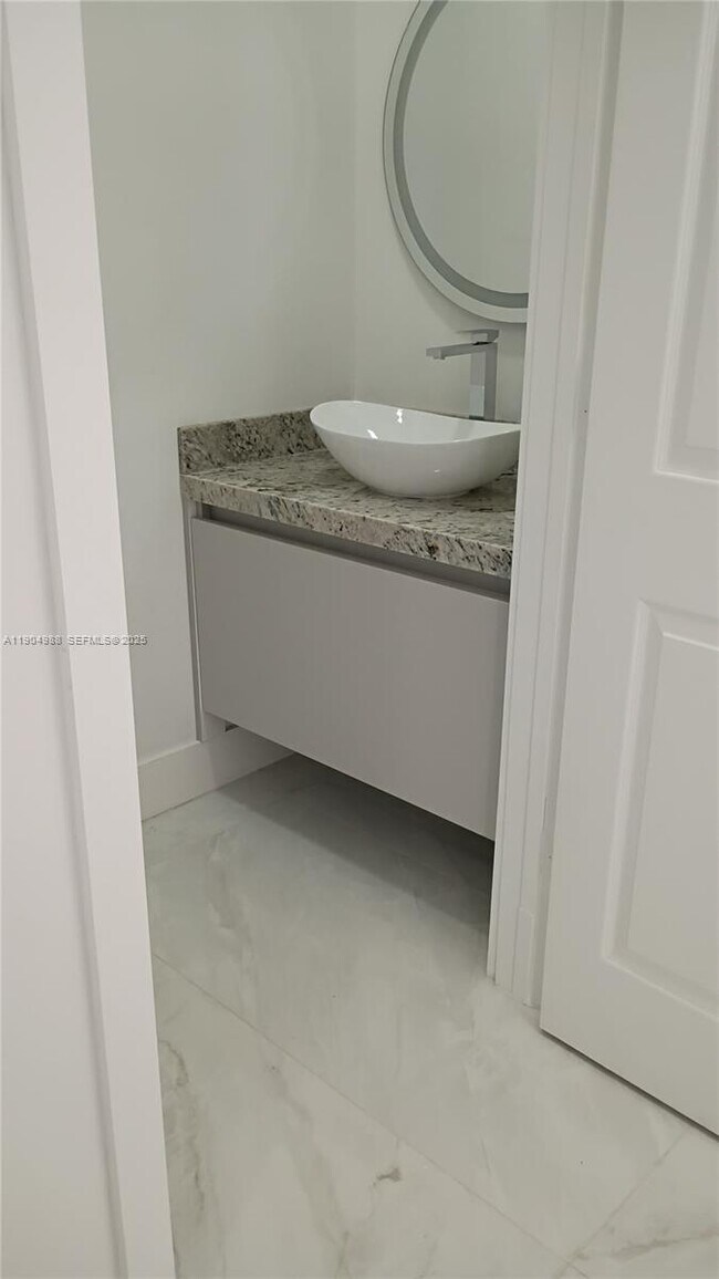 Building Photo - 3821 Pond Apple Dr