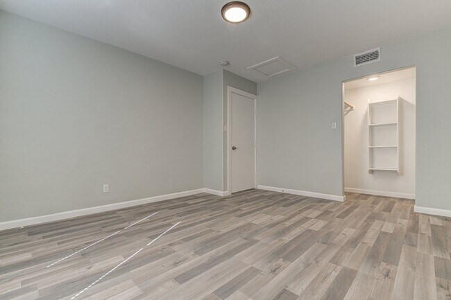 Building Photo - 3301 Dalton St