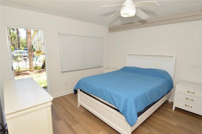 Building Photo - 4700 Cove Cir