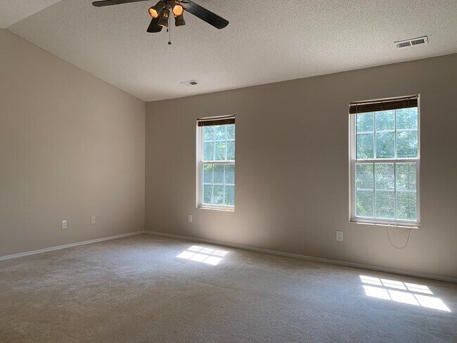 Building Photo - 2803 Thoreau Dr