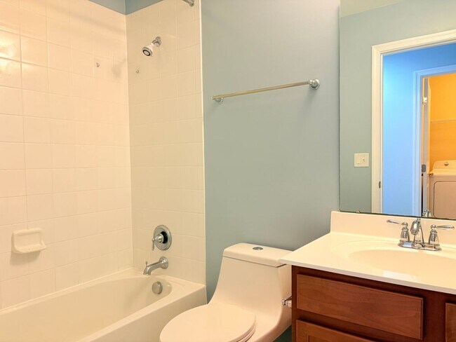 Building Photo - 104 Riva Ct