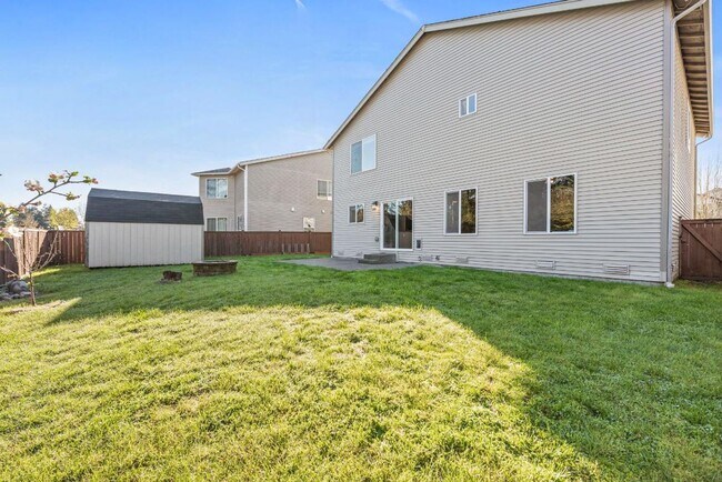 Building Photo - Updated and Spacious 3 Bed Yelm Rental!