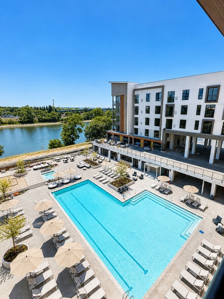 The Resort & Pierside - Pierside