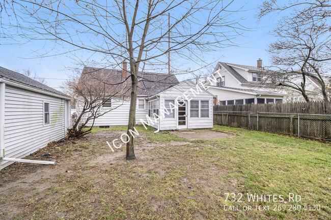 Building Photo - Charming home with garage