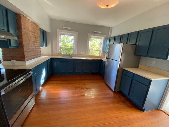 Kitchen - 86 Holden St