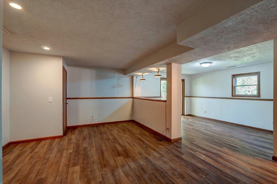 Building Photo - 390 Columbus Ct