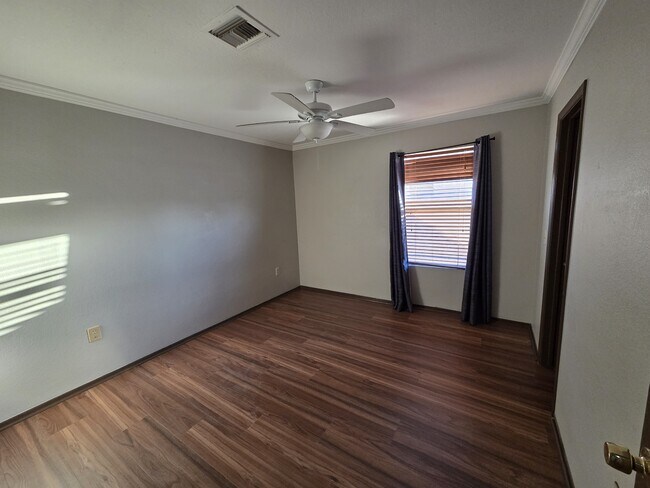 Building Photo - 1220 E Campbell Ave