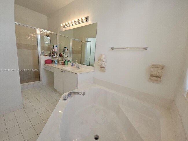 Building Photo - 900 Savannah Falls Dr