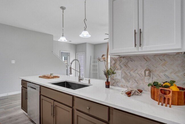 Building Photo - 1 Sunny Ct