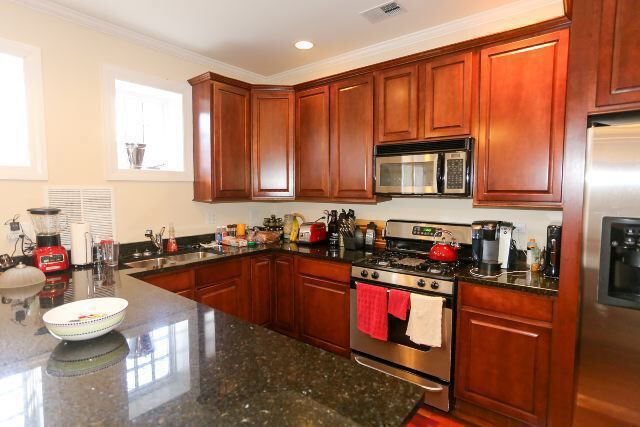 Building Photo - 4325 N Ashland Ave