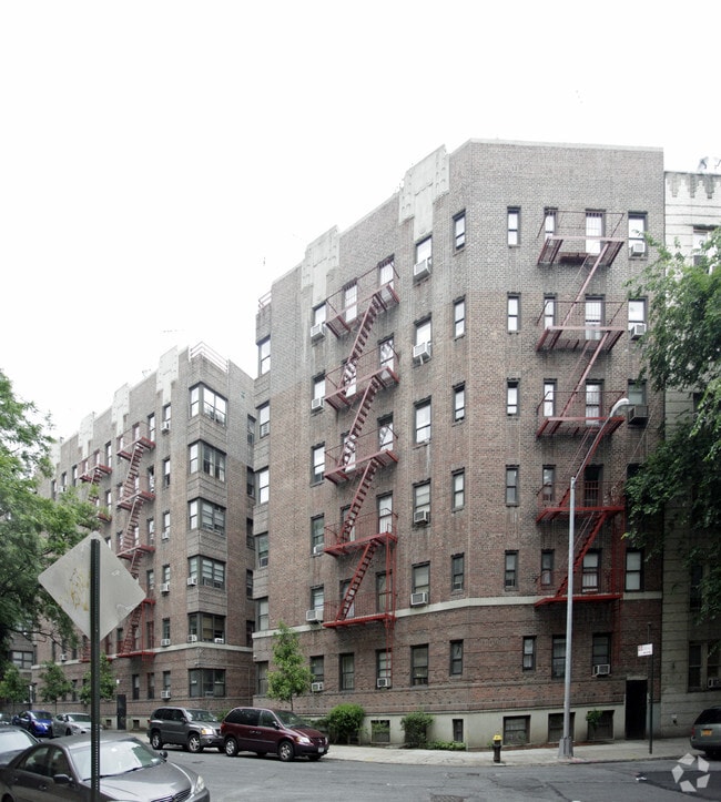 Building Photo - 20 Dongan Place