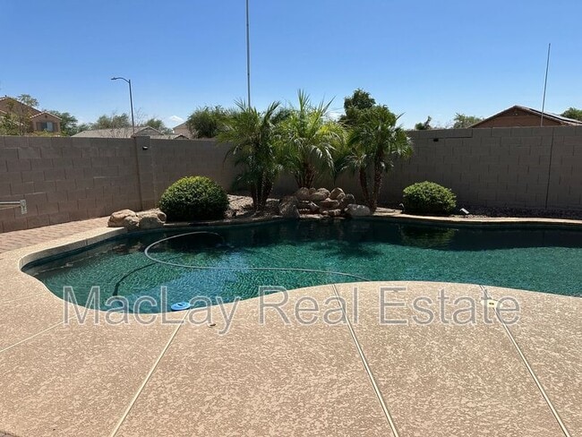 Building Photo - 1383 E Kingman Pl