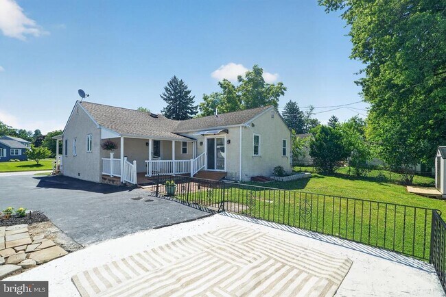 Building Photo - 137 Walker Ln