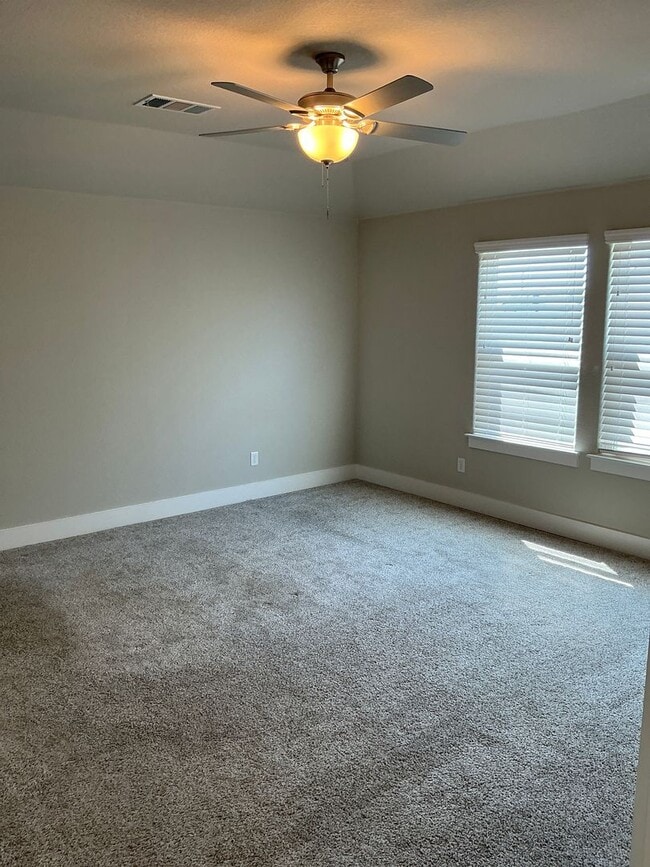 Building Photo - 4/2/2 GODLEY ISD - Two Story Home - Fireplace