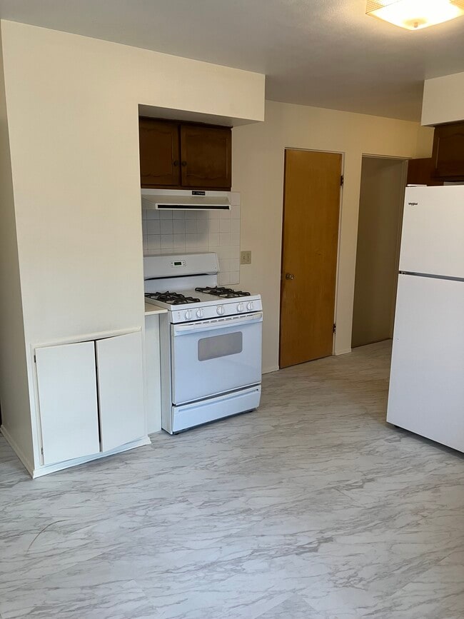 Building Photo - 1824 Cromwell Dr