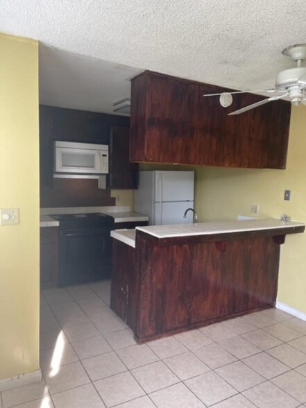 Building Photo - 9082 Piñata Way