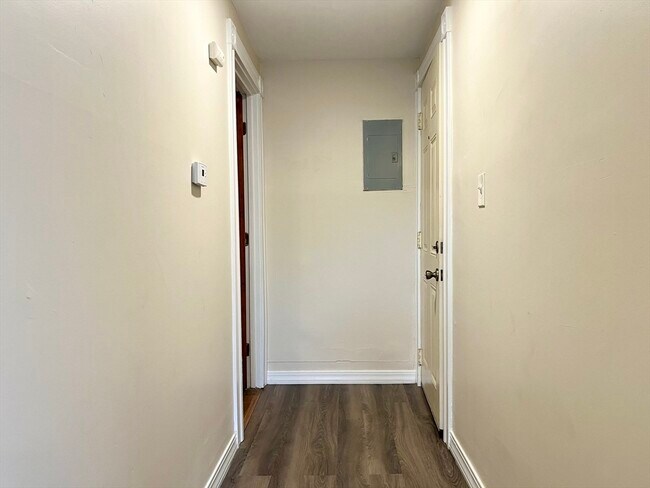 Building Photo - 285 W Elm St