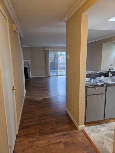 Building Photo - 220 Israel Rd SW