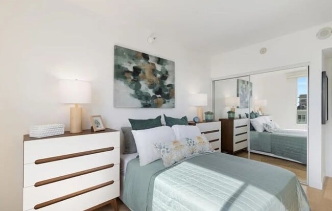 Building Photo - 2-Bedroom, 2-Bathroom Home in Prime Long B...